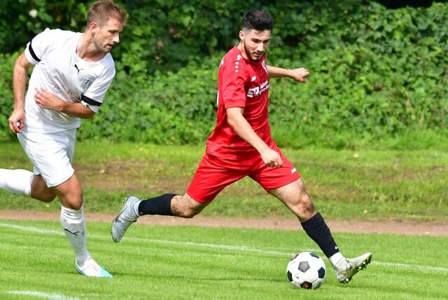 Elftal Calikbasi (l.) sammelte beim Werner SC II Spielpraxis.