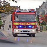 Ein Löschfahrzeug der Feuerwehr Kamen rückt aus.