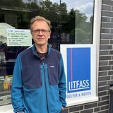 Karsten Schulz, Geschäftsführer der Buchhandlung Litfass in der Münsterstraße. Die Bücher wurden ausgelagert, der Verkauf geht notdürftig weiter.