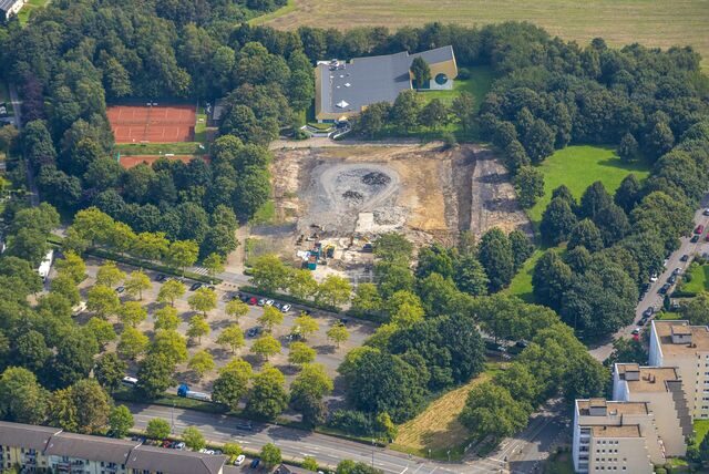 Unnas Eishallenbrache zwischen Parkplatz und Hallenbad