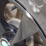 Das Auto von Tobias Dröge ist durch die Radwegrampe an der Ruhrstraße in Fröndenberg im vergangenen Jahr beschädigt worden. Er klagt deshalb gegen die Stadt.