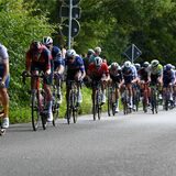 Die Deutschland-Tour fährt auf der dritten Etappe 2023 durch Fröndenberg, Unna und Holzwickede. Unser Fotograf hat sich an der berüchtigten Eulenstraße positioniert.