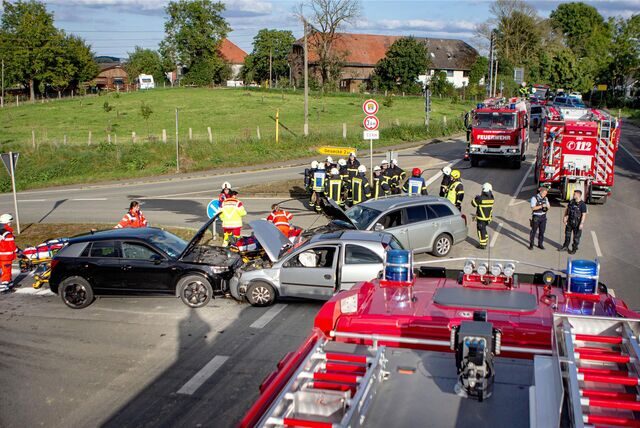 Eine Stunde lang komplett gesperrt war der Einmündungsbereich Ruhrtalstraße/Rheinener Straße nach dem schweren Verkehrsunfall am späten Donnerstagnachmittag (14.9.).