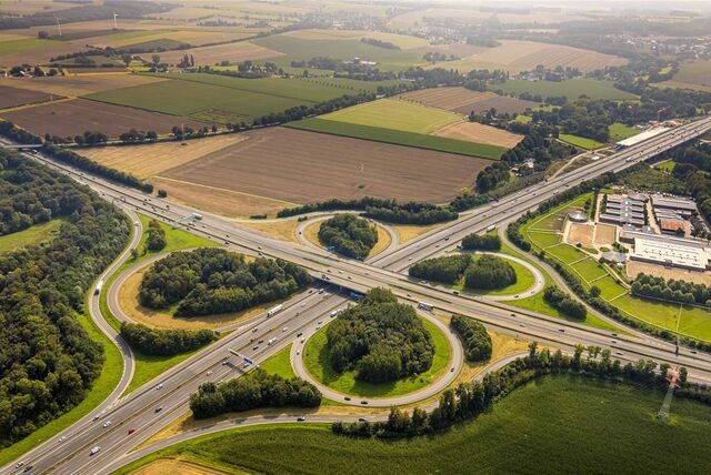 Ein Luftbild zeigt das Autobahnkreuz Dortmund/Unna
