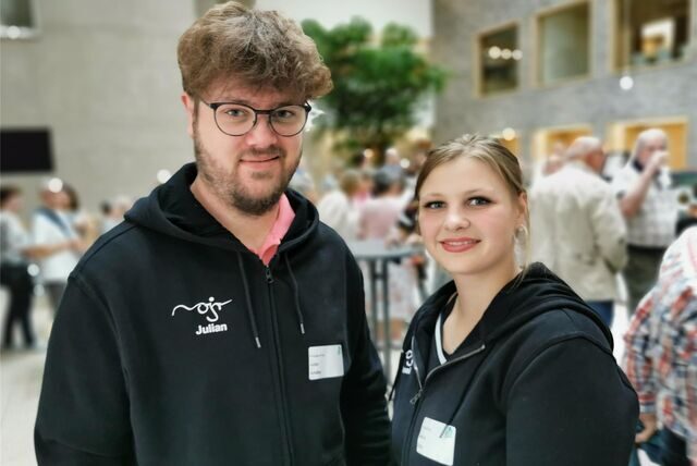 Viele Ehrenamtliche hat der Ortsjugendring Holzwickede. Julian Schäfer und Jessica Kube nutzten den Abend, um sich mit anderen Gruppen zu vernetzen.