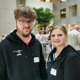 Viele Ehrenamtliche hat der Ortsjugendring Holzwickede. Julian Schäfer und Jessica Kube nutzten den Abend, um sich mit anderen Gruppen zu vernetzen.