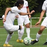 Furkan Kiymaz nimmt den Ball an.