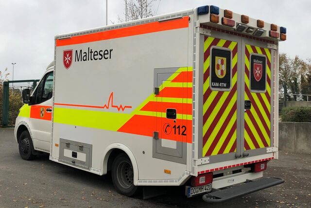 Ein Rettungswagen musste in Eichlinghofen anrücken, um einen verletzten Massener Spieler ins Krankenhaus zu bringen.