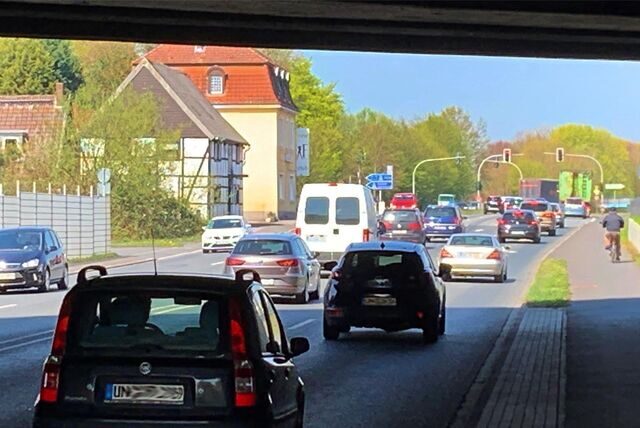 Unnaer Straße Höhe A1 – Brücke / Autobahnpolizei.
