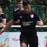Selim Mechken führt den Ball.