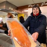 Fischhändlerin Ulrike Jansen auf dem Kamener Wochenmarkt