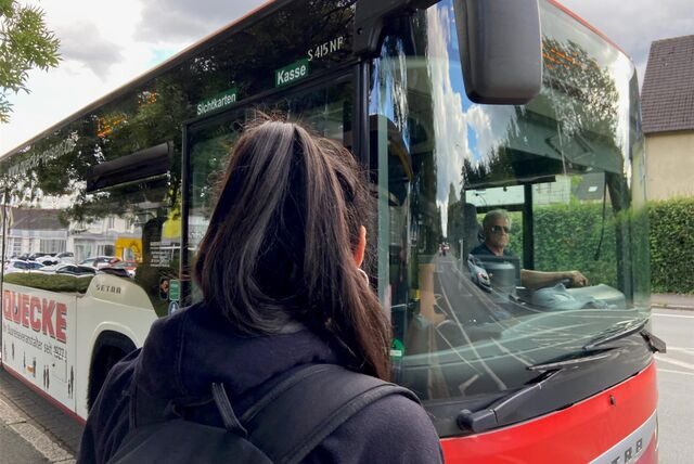Deutschlandticket Schwerte Schülerin fährt Bus