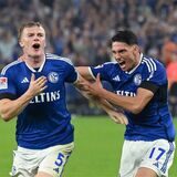 16.09.2023, Fussball, 2. Bundesliga, 6. Spieltag Saison 2023/2024, FC Schalke 04 – 1.FC Magdeburg, Derry John Murkin (FC Schalke 04) freut sich über das Tor zum 2:2 mit Yusuf Kabadayi (FC Schalke 04).


Foto: Teresa Kroeger/RHR-FOTO