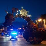 Der furchteinflößende Drache Josèphine hat sich auf den Weg zum Evinger Schloss gemacht.