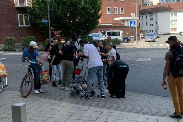 Drogenabhängige treffen sich in der Nähe des Konsumraums neben der Thier-Galerie.