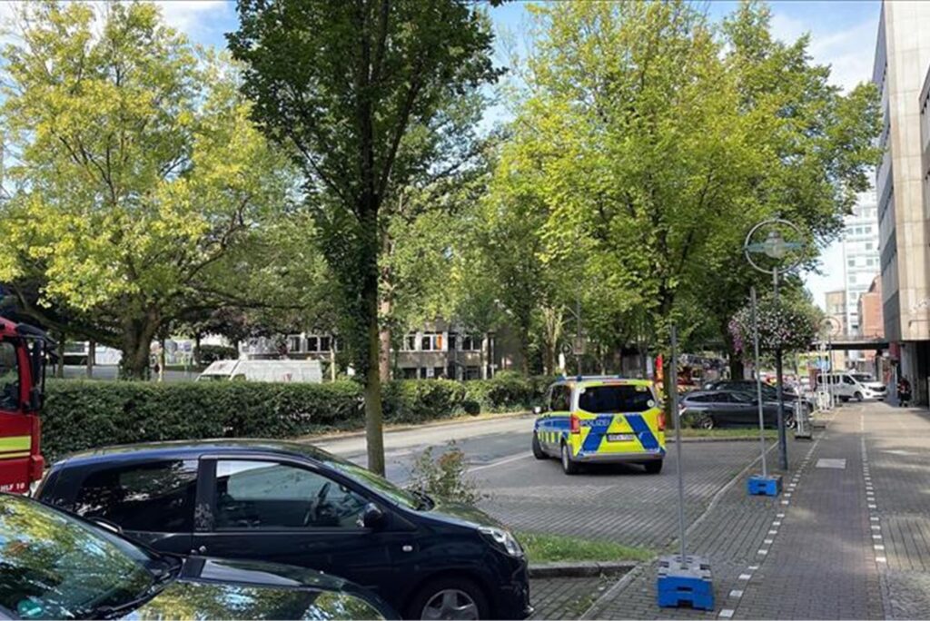 Einen Einsatz von Polizei und Feuerwehr gab es an der Märkischen Straße. Einen Einsatz von Polizei und Feuerwehr gab es an der Märkischen Straße.