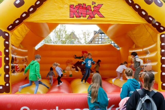 Schon früh waren die großen und kleinen Verkäufer des Kinderflohmarkts auf den Beinen.