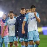 Enttäuschte Schalker Spieler nach 1:3-Niederlage beim FC St. Pauli