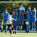 Spieler der der SG Gahmen springen hoch
