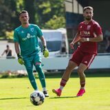 Milan Sekulic schaut einem Ball hinterher