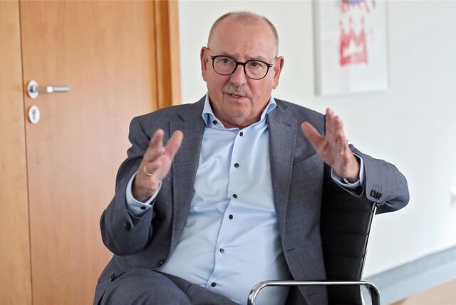 Klaus Moßmeier steht vor dem Ruhestand. Der Vorstandsvorsitzende der Sparkasse Unna-Kamen scheidet im Herbst 2024 altersbedingt aus dem Dienst aus.