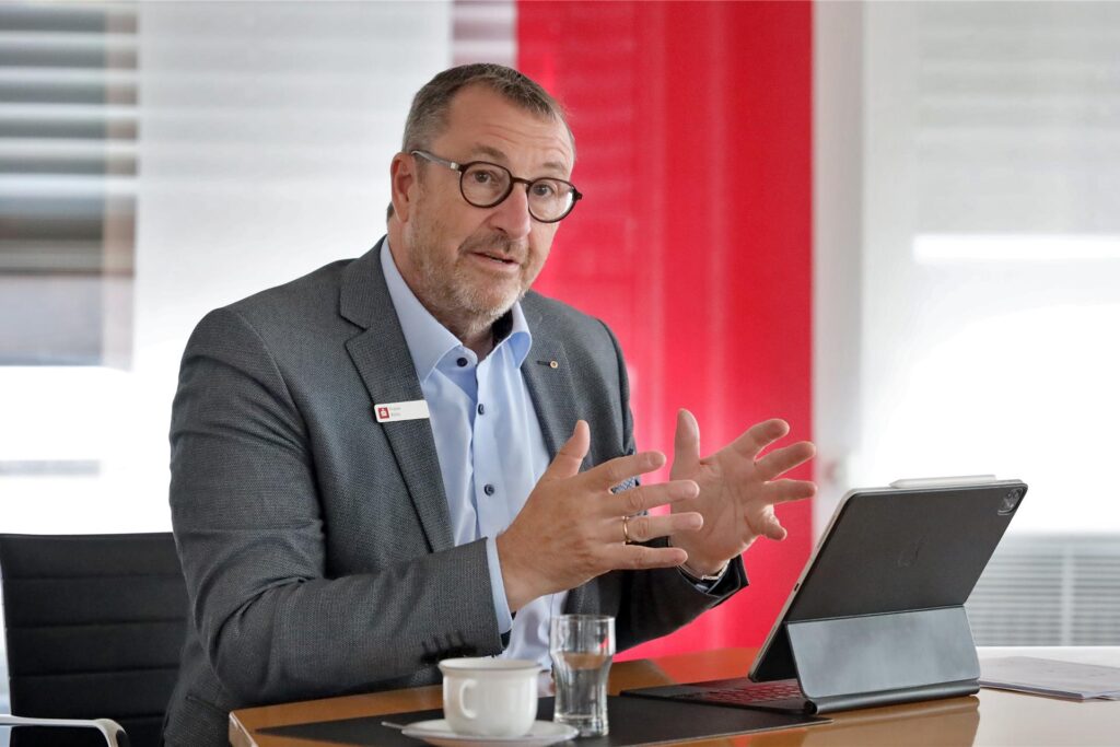 Frank Röhr gehört dem Sparkassenvorstand seit 2011 an. Er soll im kommenden Jahr der neue Vorsitzende werden. Frank Röhr gehört dem Sparkassenvorstand seit 2011 an. Er soll im kommenden Jahr der neue Vorsitzende werden.