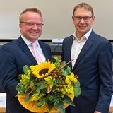 Bürgermeister Lothar Christ (r.) gratulierte Jörg Weber (l.) zu seinem neuen Amt als stellvertretender Bürgermeister.