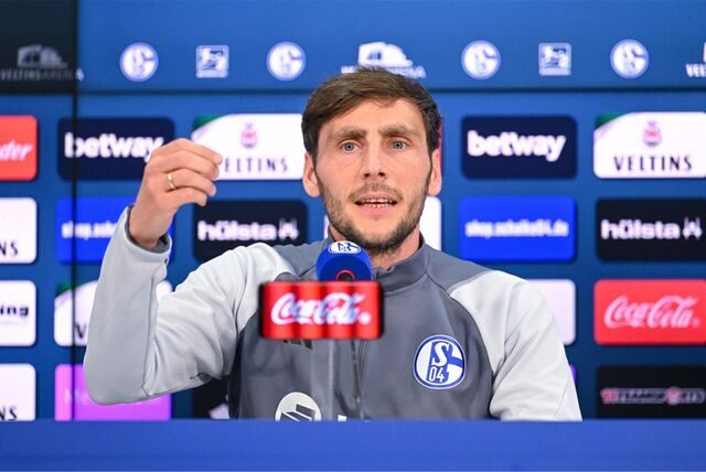 27.09.2023, Fussball, 2. Bundesliga, Pressekonferenz FC Schalke 04, Interimstrainer Matthias Kreutzer (FC Schalke 04) Foto: Teresa Kroeger/RHR-FOTO