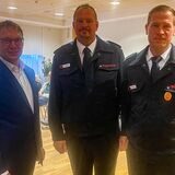 Bürgermeister Lothar Christ (l.) gratulierte Sven Schubert (M.) und Tobias Tenk (r.) zu ihrer neuen Funktion.