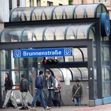 An der Brunnenstraße stieg der Mann in die U46 ein – und sprühte mit Feuerzeuggas. (Symbolbild)
