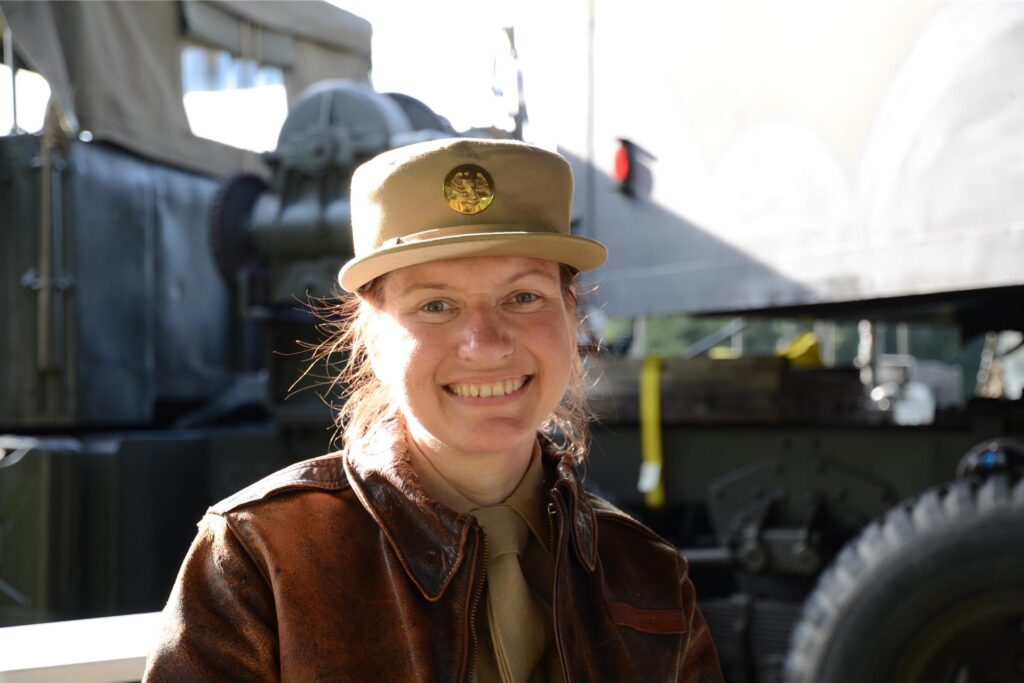 Die große Leidenschaft von Sylvia Steinhoff seit vielen Jahren: alte Militärfahrzeuge. Die große Leidenschaft von Sylvia Steinhoff seit vielen Jahren: alte Militärfahrzeuge.