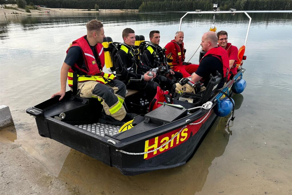 Taucher aus Gelsenkirchen, Dorsten und Dülmen waren im Einsatz.