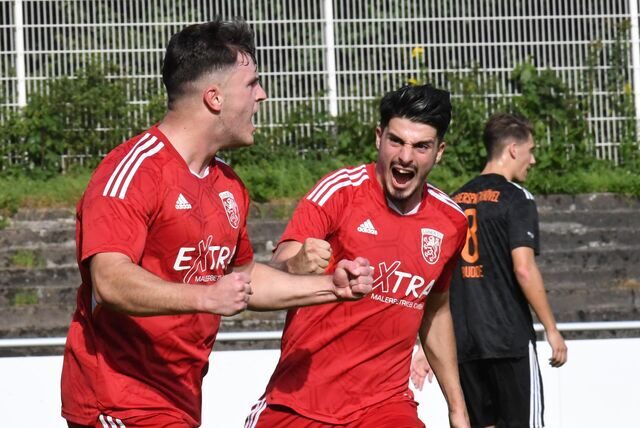 Hier jubelt Okan Saritas (r.) gemeinsam mit Enis Delija, dem Torschützen zum 1:0.