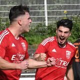 Hier jubelt Okan Saritas (r.) gemeinsam mit Enis Delija, dem Torschützen zum 1:0.