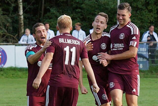 Große Freude bei BR Billmericch nach dem 1:0-Führungstreffer durch Ben Tadday (Nr. 11) und dem Derbysieg gegen RW Unna.