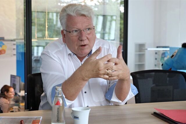 Landtagsmitglied Hartmut Ganzke hätte Ministerin Josefine Paul gerne zu einem Gespräch mit lokalen Verwaltungsspitzen nach Unna geholt, um die Situation der Flüchtlingsunterbringung in Massen zu erörtern. Doch eine Reaktion blieb bislang aus.