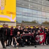Viele Fans wollten einfach nur ein fröhliches Fußballfest feiern. Die Stimmung vor dem Champions League-Spiel von Borussia Dortmund und dem AC Mailand blieb friedlich.