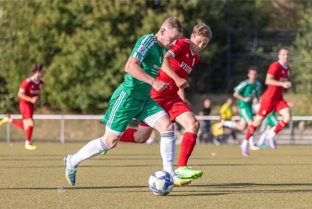 Maurice Majewski (vorne) trifft mit seinem HSC am Sonntag auf den SC Neheim.