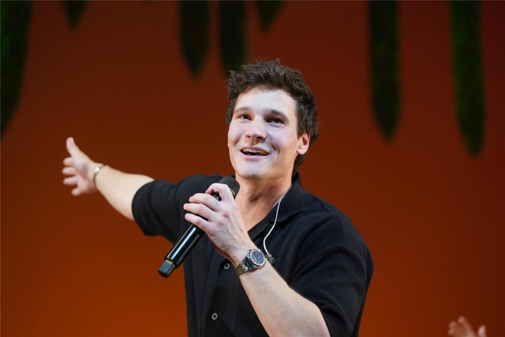 Singer-Songwriter Wincent Weiss ist beim Zeltfestival Ruhr 2024 dabei. Singer-Songwriter Wincent Weiss ist beim Zeltfestival Ruhr 2024 dabei.