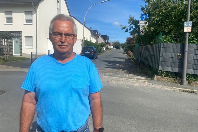 Uwe Alhelm hatte sich über den Bauschutt vor seinem Haus echauffiert.