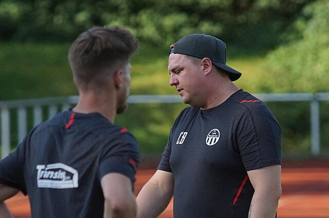 Und wieder späte Gegentreffer: Chris Brügmann und der FC TuRa Bergkamen haben in Heessen mit 1:3 verloren.