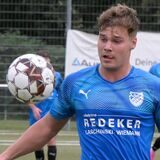 BW Alsteddes Louis Wißing hat den Ball im Blick.