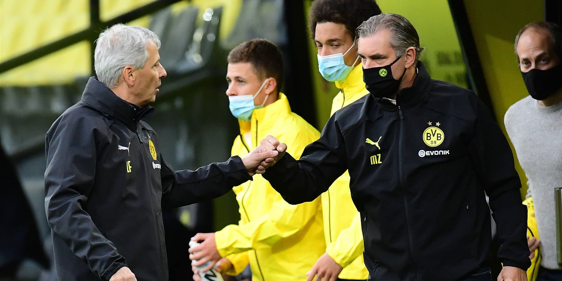 BVB-Sportdirektor Michael Zorc (r.) und Trainer Lucien Favre.
