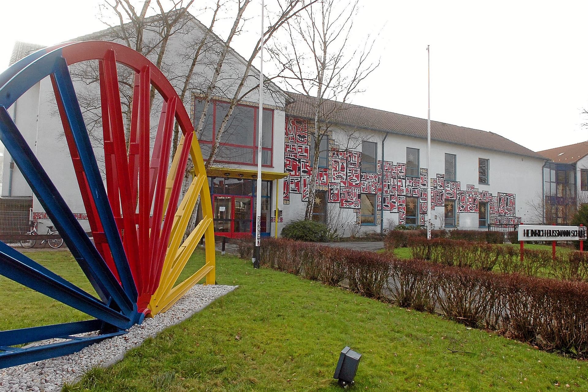 Die Schulpflegschaft der Heinrich-Bußmann-Schule in der Lüner Innenstadt schlägt Alarm und Es geht um überfüllte Klassenräume, verzweifeltes Lehrpersonal und verhaltensauffällige Kinder.