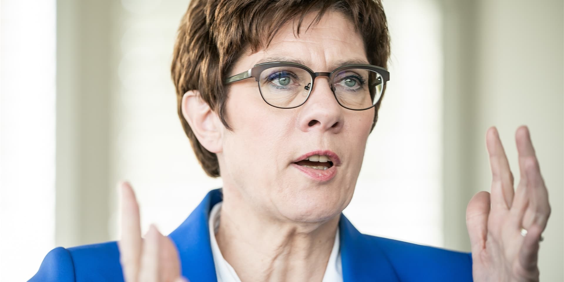 Bundesverteidigungsministerin Annegret Kramp-Karrenbauer (CDU) plant eine freiwillige Testausbildung in der Bundeswehr. (Archivbild)