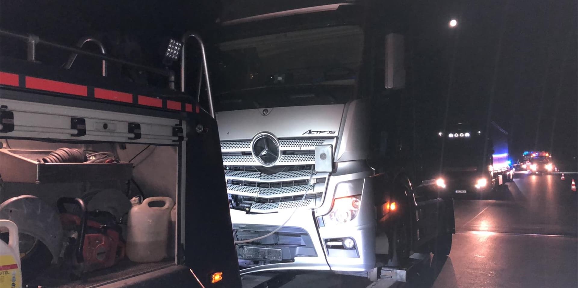 Bei einem Unfall auf der A1 bei Bergkamen ist ein Fußgänger auf der Lippebrücke von einem Lkw erfasst und getötet worden