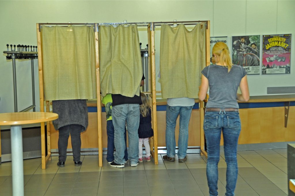 Solche Kabinen, wie hier bei der Landtagswahl 2017 im Kolpinghaus, wird es aus hygienischen Gründen bei der Kommunalwahl 2020 nicht geben.