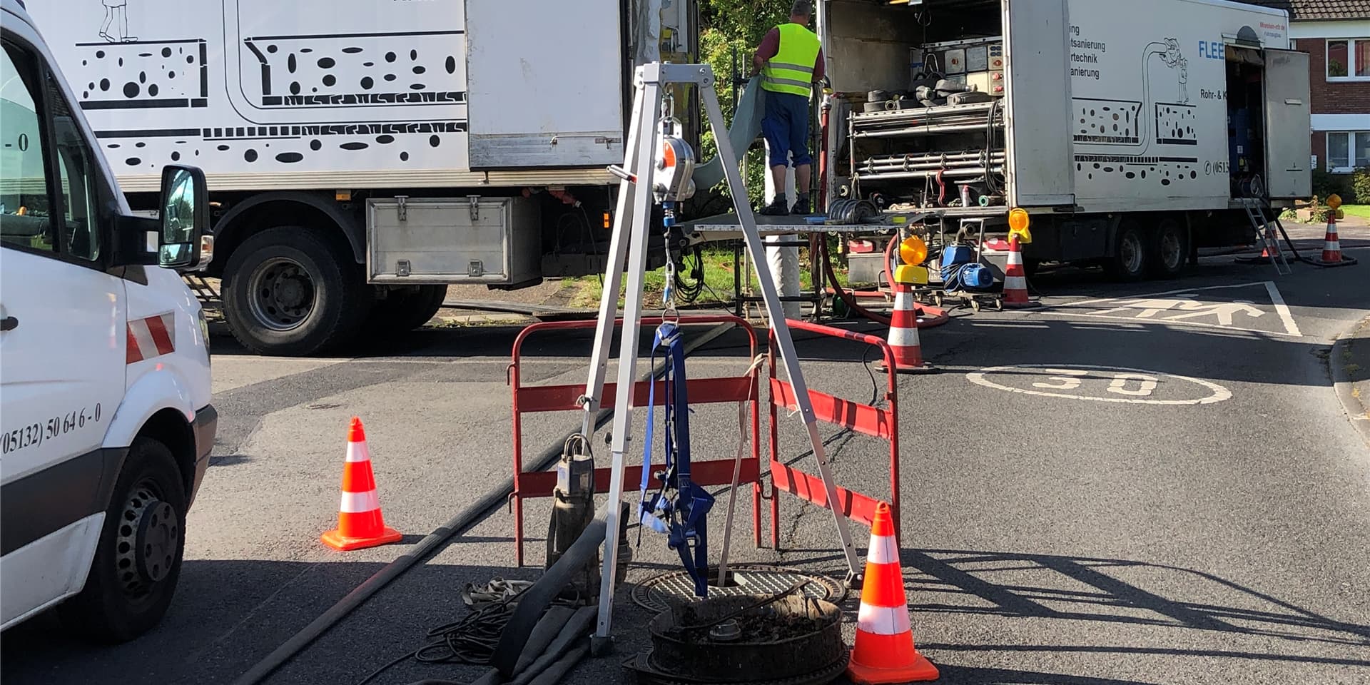 Mithilfe des Inlinerverfahrens bekommen derzeit die Abwasserkanäle im Peukinger Weg neue Rohre.