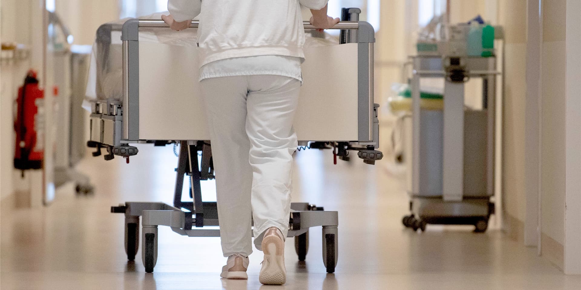 Das am häufigsten beschriebene Symptom bei Infizierten war trockener Reizhusten mit 70 Prozent, vor dem Verlust von Geschmacks- und Geruchssinn mit 68 Prozent und Müdigkeit mit 68 Prozent.
