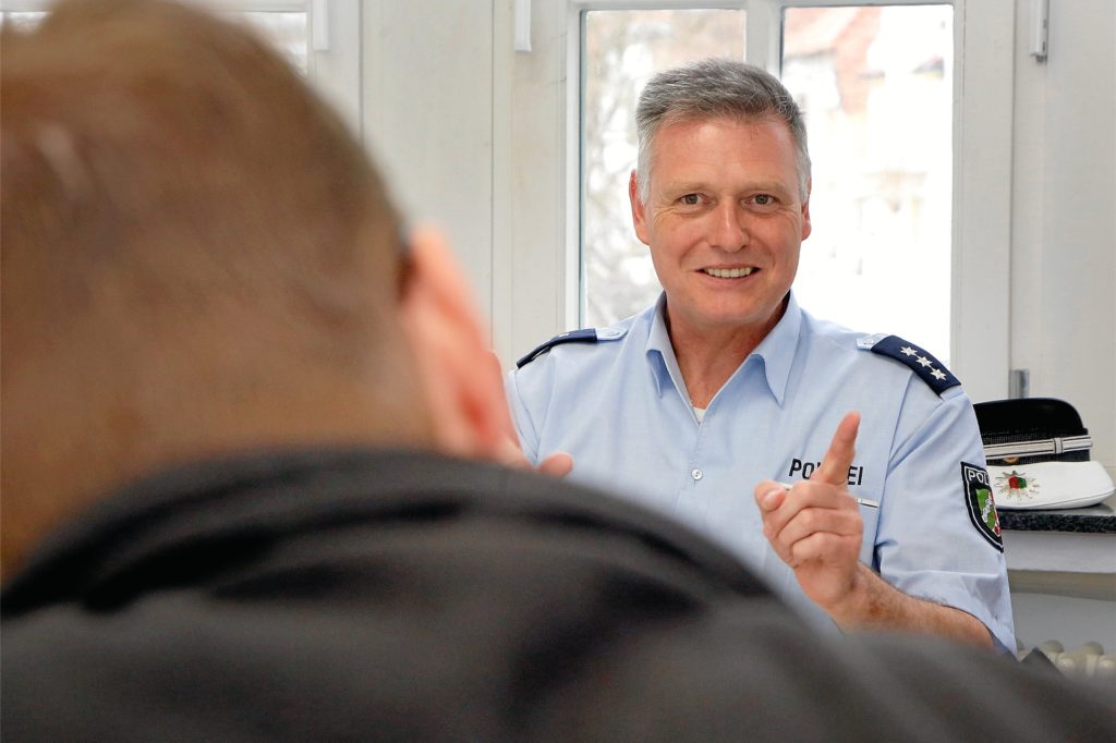 title attribut Frank Ellerkmann ist von Beruf Polizist. Der Lünerner ist als Bezirksbeamter in Kamen tätig.